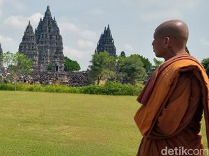 Suka Duka Biksu Thudong Jalan Kaki 71 Hari dari Thailand ke Borobudur Suka Duka Biksu Thudong Jalan Kaki 71 Hari dari Thailand ke Borobudur
