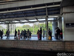 Stasiun Manggarai Sempat Gelap Gulita gegara Listrik Padam, KAI Minta Maaf