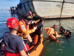 ABK Kapal Keruk Jatuh ke Laut di Pelabuhan Paotere, Ditemukan Tewas