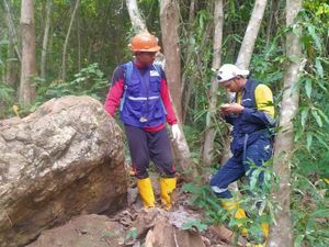 Tim Survei Geologi Teliti Kawasan Gunung Salakan Banyuwangi Tim Survei Geologi Teliti Kawasan Gunung Salakan Banyuwangi