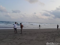 4 Wisatawan Bandung Terseret Ombak Pangandaran