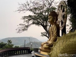 Melihat Asrinya Vihara Ratanavana Arama di Lasem Rembang