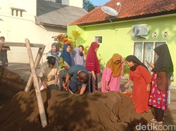 Semangat Gotong Royong Warga Tasik Membangun Madrasah