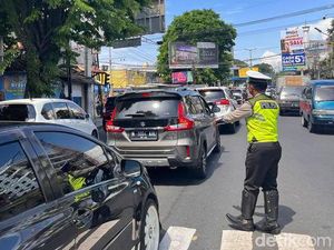 124 Personel Diterjunkan Antisipasi Kepadatan Lalin di Kota Malang 124 Personel Diterjunkan Antisipasi Kepadatan Lalin di Kota Malang
