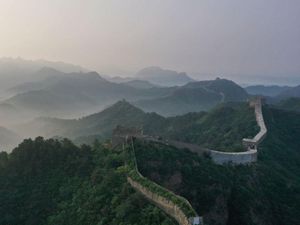 Jebol Tembok Besar China demi Buat Jalan Pintas, 2 Orang Dibekuk