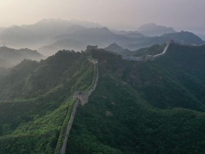 Pagi Berkabut nan Syahdu di Tembok Besar China