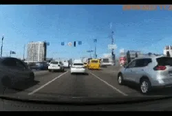 Detik-detik Rudal Jatuh Tepat di Samping Mobil di Jalanan Ukraina