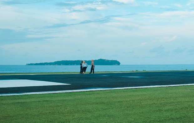 Foto: twitter.com/@lahilapagi Lintasan pesawat tempat nongkrong sore