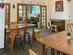 5 Tempat Ngopi yang Homey, Serasa Nongkrong di Rumah Sendiri