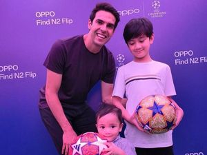 Keren! Gaya Rafathar dan Rayyanza Foto Bareng Kaka di Acara Oppo Keren! Gaya Rafathar dan Rayyanza Foto Bareng Kaka di Acara Oppo