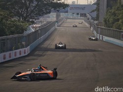Pascal Wehrlein Menang Race 1 Formula E Jakarta, Mitch Evans Memble