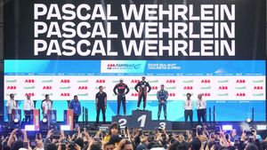 Momen Selebrasi Pascal Wehrlein jadi Juara Race 1 Formula E Jakarta