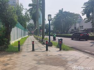 Beda dengan Kedubes AS, Trotoar Depan Kedubes China Bebas Dilalui Pedestrian