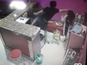 Dalih Operator Karaoke Aniaya Sadis LC di Batang hingga Tewas Penuh Lebam Dalih Operator Karaoke Aniaya Sadis LC di Batang hingga Tewas Penuh Lebam