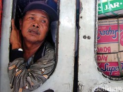 Kisah Duduk Jejer Ayam di Kereta Ekonomi