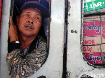 Kisah Duduk Jejer Ayam di Kereta Ekonomi