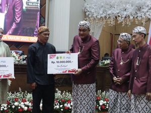 Pencipta Lagu Mars Tegar Beriman Bogor Diberi Penghargaan saat HJB Pencipta Lagu Mars Tegar Beriman Bogor Diberi Penghargaan saat HJB