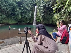 Byurrr.. Segarnya Mandi di Air Terjun Sengkuang Bengkulu saat Weekend
