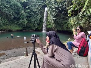 Byurrr.. Segarnya Mandi di Air Terjun Sengkuang Bengkulu saat Weekend Byurrr.. Segarnya Mandi di Air Terjun Sengkuang Bengkulu saat Weekend