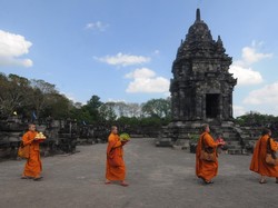 Tri Suci Waisak 2023: Pengertian dan Rangkaian Perayaannya