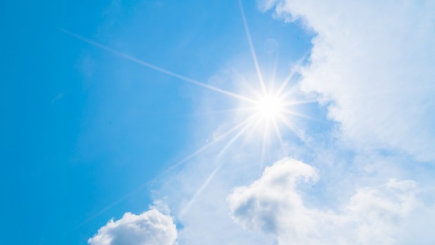 Sinar Matahari Alami/ Foto: Freepik/jannoon028 Foto: Freepik/jannoon028