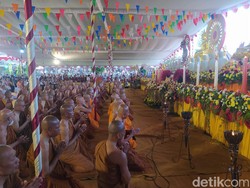 Air Suci Umbul Jumprit Disemayamkan di Candi Mendut, Besok Diarak ke Borobudur