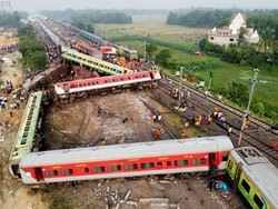 PM India Kunjungi Lokasi Kecelakaan Kereta yang Tewaskan 288 Orang
