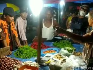 Sejumlah Pria Berseragam PP Cekcok dengan Pedagang di Deli Serdang gegara Pungli Sejumlah Pria Berseragam PP Cekcok dengan Pedagang di Deli Serdang gegara Pungli