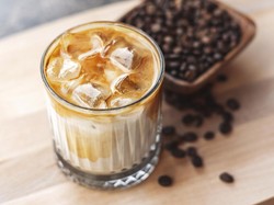 Tips Bikin Es Kopi Nikmat ala Kafe Menurut Barista, Begini Caranya!