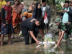 Syukuran Kampung Tak Lagi Terisolir, Warga Polman Gelar Ritual Massorong Lopi