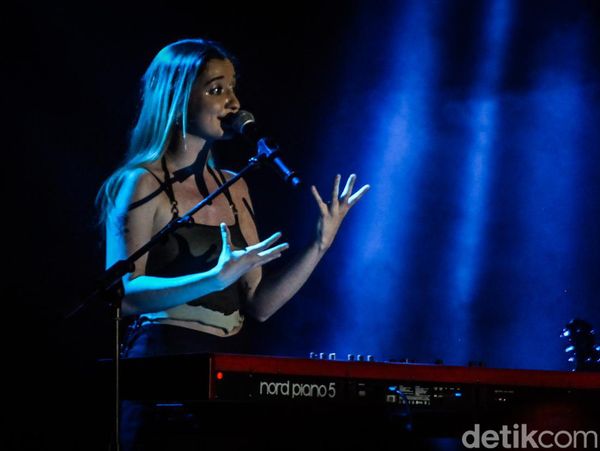 Penonton Terlena Dengar Musik Stacey Ryan di BNI Java Jazz Festival 2023
