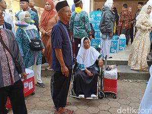15 CJH Lansia Asal Kediri Pakai Kursi Roda, Bagaimana Saat di Tanah Suci? 15 CJH Lansia Asal Kediri Pakai Kursi Roda, Bagaimana Saat di Tanah Suci?