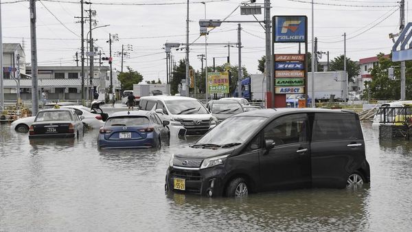 Dampak Topan Mawar di Jepang