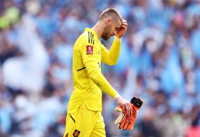 LONDON, ENGLAND - JUNE 03: David De Gea of Manchester United looks dejected following the teams defeat in the Emirates FA Cup Final between Manchester City and Manchester United at Wembley Stadium on June 03, 2023 in London, England. (Photo by Clive Rose/Getty Images)