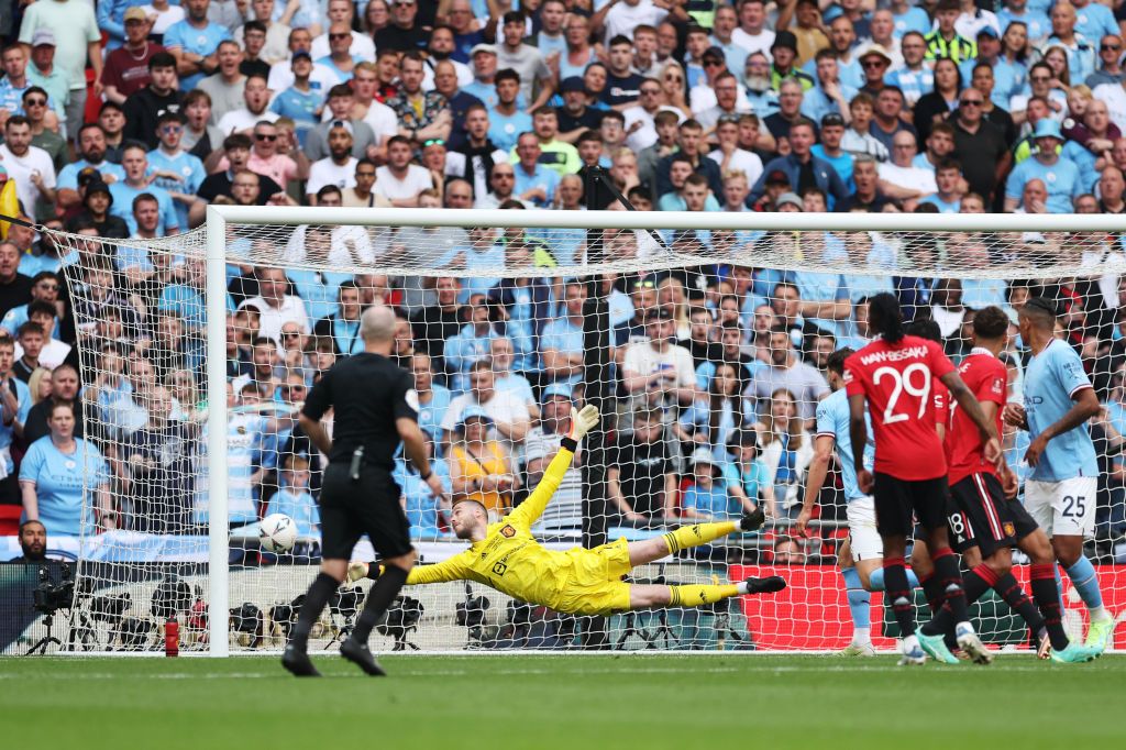 LONDON, ENGLAND - JUNE 03: David De Gea of Manchester United looks dejected following the team's defeat in the Emirates FA Cup Final between Manchester City and Manchester United at Wembley Stadium on June 03, 2023 in London, England. (Photo by Clive Rose/Getty Images)