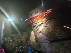 Tebing Penahan Tanah Setinggi 20 Meter di Bogor Longsor, 3 Rumah Tertimpa