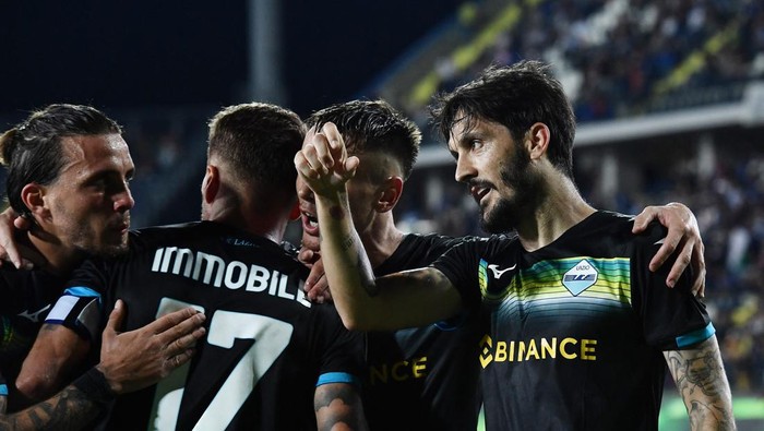 Soccer Football - Serie A - Empoli v Lazio - Stadio Carlo Castellani, Empoli, Italy - June 3, 2023 Lazios Luis Alberto celebrates scoring their second goal with teammates REUTERS/Jennifer Lorenzini