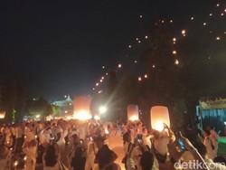 Seru Banget! 1.000 Lampion Waisak Diterbangkan di Candi Borobudur Malam Ini
