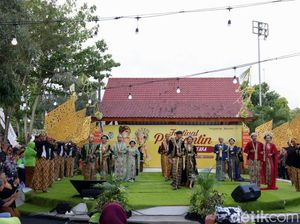 Festival Pengantin Diharap Bisa Tumbuhkan Ekonomi Kreatif Banyuwangi Festival Pengantin Diharap Bisa Tumbuhkan Ekonomi Kreatif Banyuwangi
