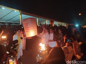 Momen Ganjar dan Erick Thohir Kompak Terbangkan Lampion Waisak di Borobudur Momen Ganjar dan Erick Thohir Kompak Terbangkan Lampion Waisak di Borobudur