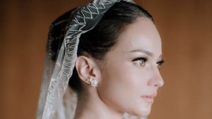 7 Tren Gaun Pengantin Strapless ala Enzy Storia Hingga Istri Pemain Argentina