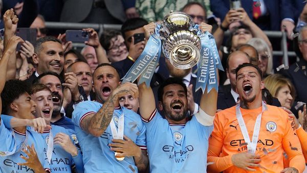Juara Piala FA, Manchester City Selangkah Lagi Treble Winners