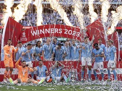 Manchester Membiru Gelar Parade Treble Winners