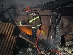 Warga Dengar Suara Ledakan Saat Pasar Tipar Sukabumi Terbakar