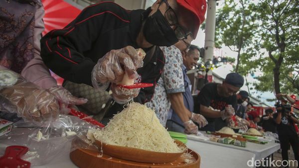 Keseruan Lomba Parut Keju di Serpong, Peringati Hari Keju Sedunia