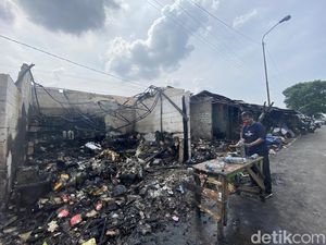 Kebakaran Pasar Penampungan Diduga Akibat Korsleting Listrik Kebakaran Pasar Penampungan Diduga Akibat Korsleting Listrik