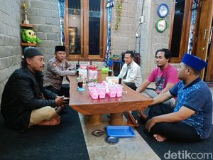 Bentrok Antarpesilat di Nganjuk Coba Diredam Polisi dengan Soko Guru Bentrok Antarpesilat di Nganjuk Coba Diredam Polisi dengan Soko Guru