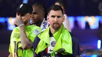 Messi beberapa kali bahkan tertangkap tanpa ekspresi di rengah pesta juara PSG. (Foto: Glenn Gervot/Icon Sportswire via Getty Images)