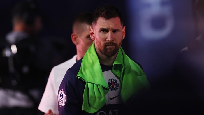 PARIS, FRANCE - JUNE 03: Lionel Messi of Paris Saint-Germain is seen after his team lifts the Ligue 1 Uber Eats Trophy during the Ligue 1 match between Paris Saint-Germain and Clermont Foot at Parc des Princes on June 03, 2023 in Paris, France. (Photo by Ian MacNicol/Getty Images)