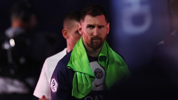 Ekspresi Dingin Lionel Messi di Pesta Juara PSG